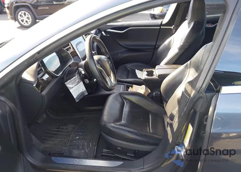 2016 Tesla Model S 60D/70D/75D/85D/90D z USA, uszkodzony, nr VIN 5YJSA1E21GF153939